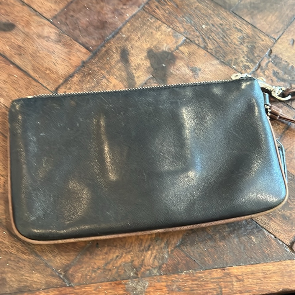COACH Black leather Roomy Wristlet Purse. Not the tiny kind. - Picture 5 of 12